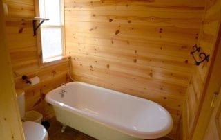 Hugo Cabin bathtub